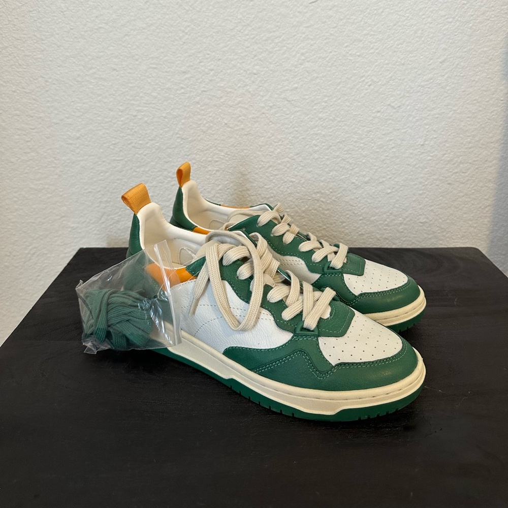 Everlie Steve Madden sneakers NWOT